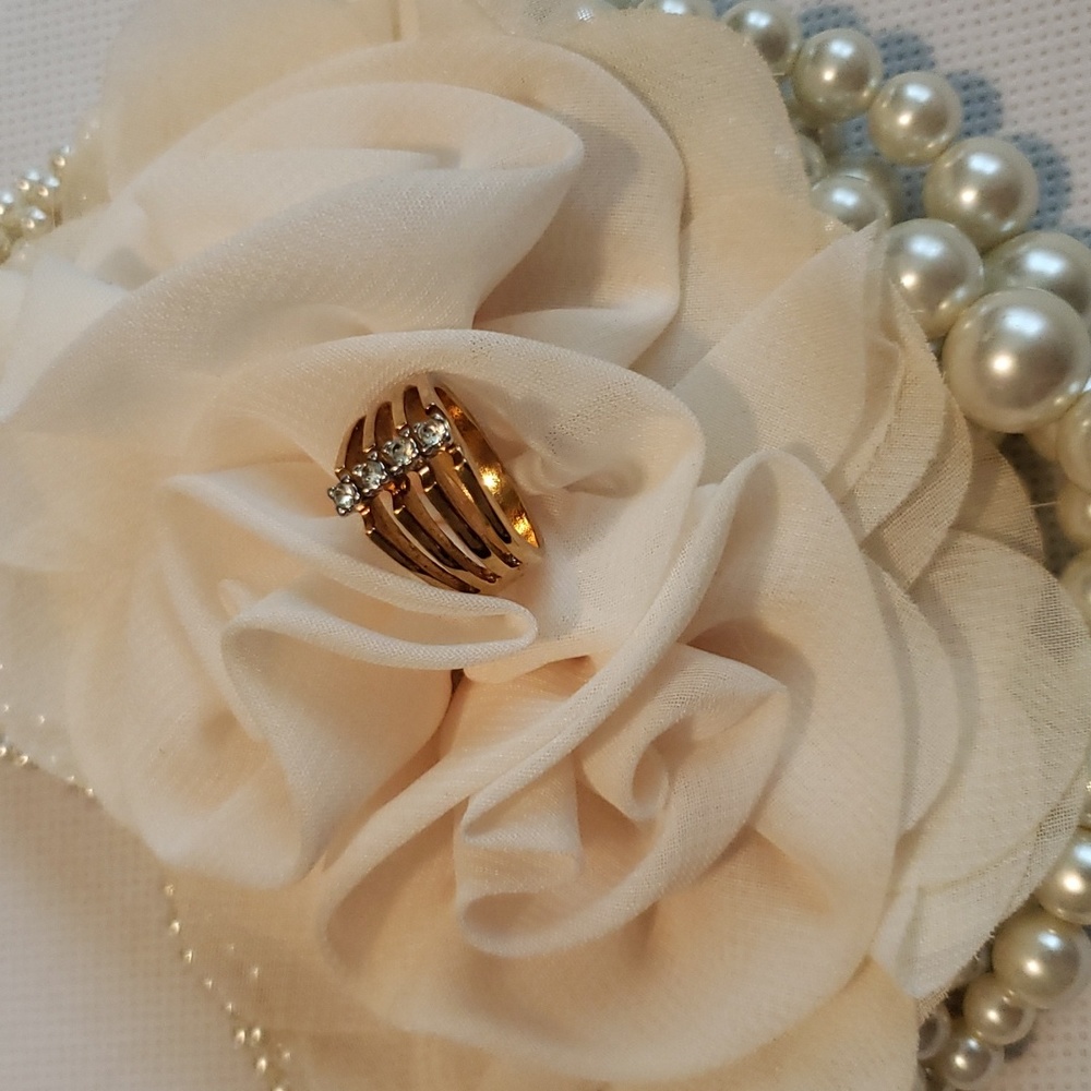 💞 18Kt HGE CZ RING